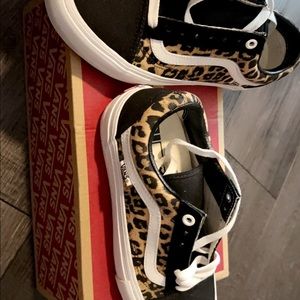 Selling men's vans size 8 am leopard print